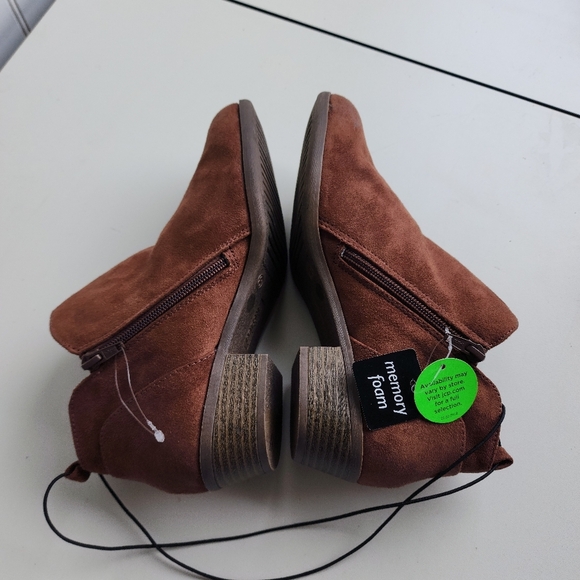 NWT Arizona Jean Co. Brown Faux Suede Side Zip Ankle Boots Memory Foam Soles 8M - Picture 8 of 10